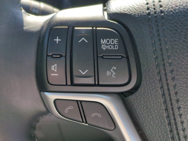 Used 2017 Toyota Highlander Limited FWD image 17