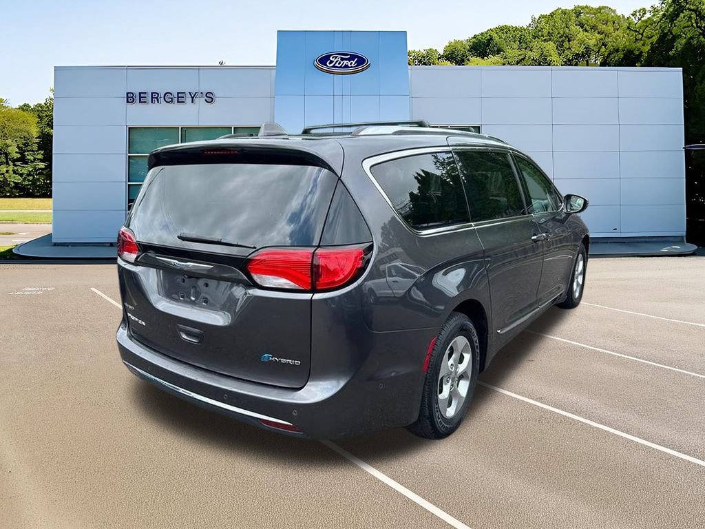 Used 2017 Chrysler Pacifica Platinum FWD image 5