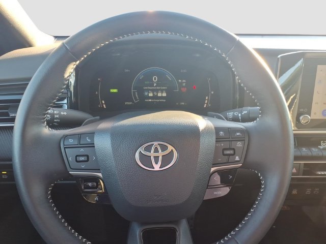 Used 2025 Toyota Camry SE FWD image 28