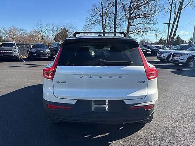 Used 2022 Volvo XC40 T5 R-Design w/ Advanced Package image 11