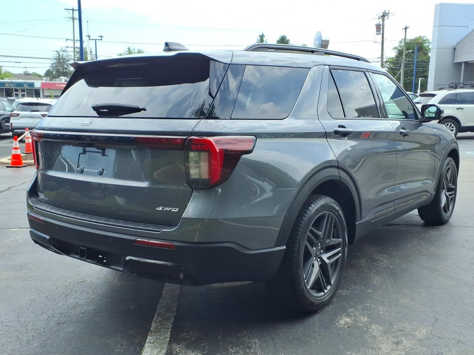 Certified 2025 Ford Explorer ST-Line w/ ST-Line Street Pack AWD/4WD image 4