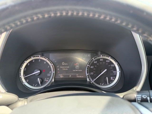 Used 2022 Toyota Highlander XLE AWD/4WD image 16