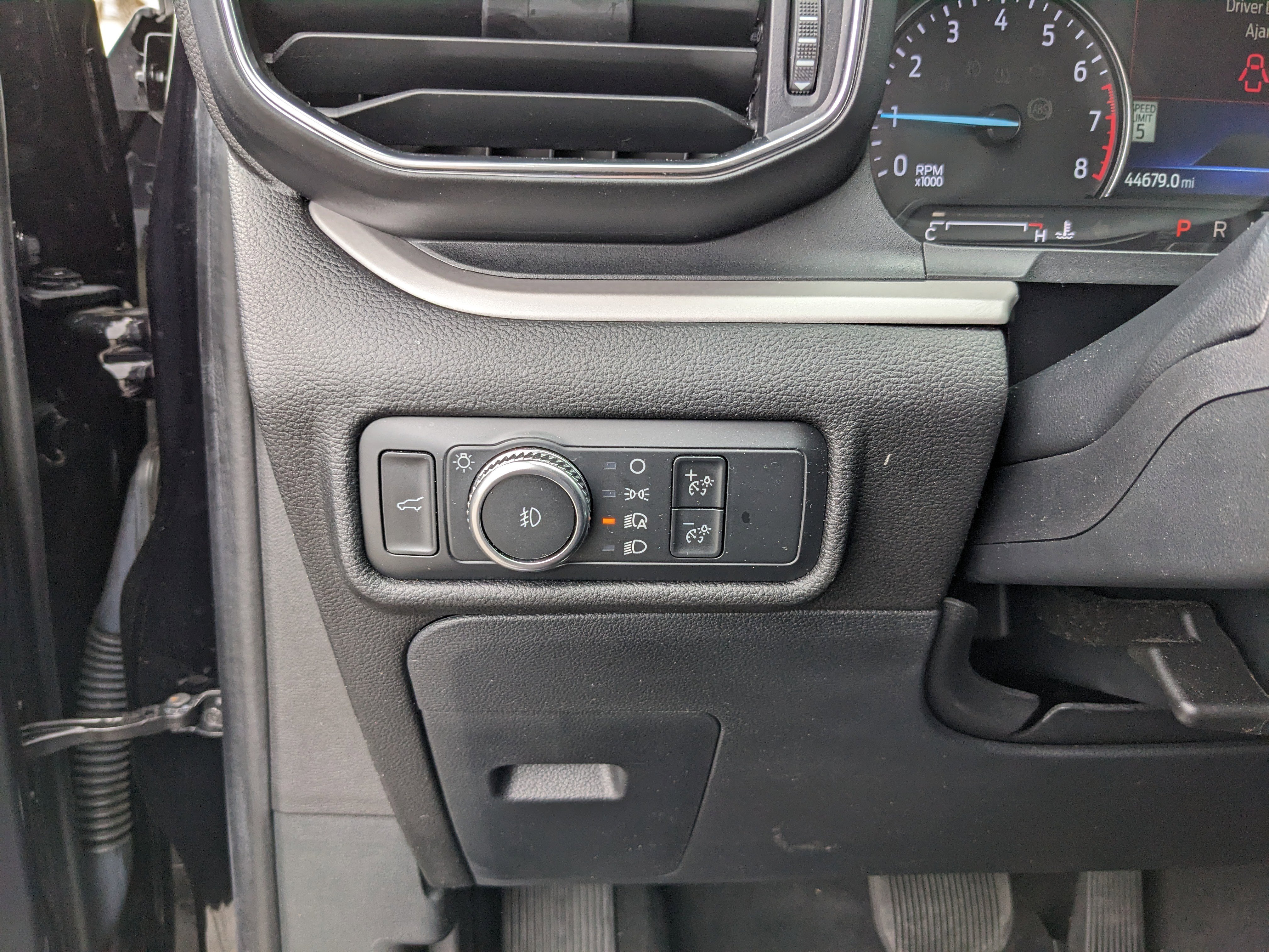 Certified 2022 Ford Explorer XLT w/ Equipment Group 202A image 25