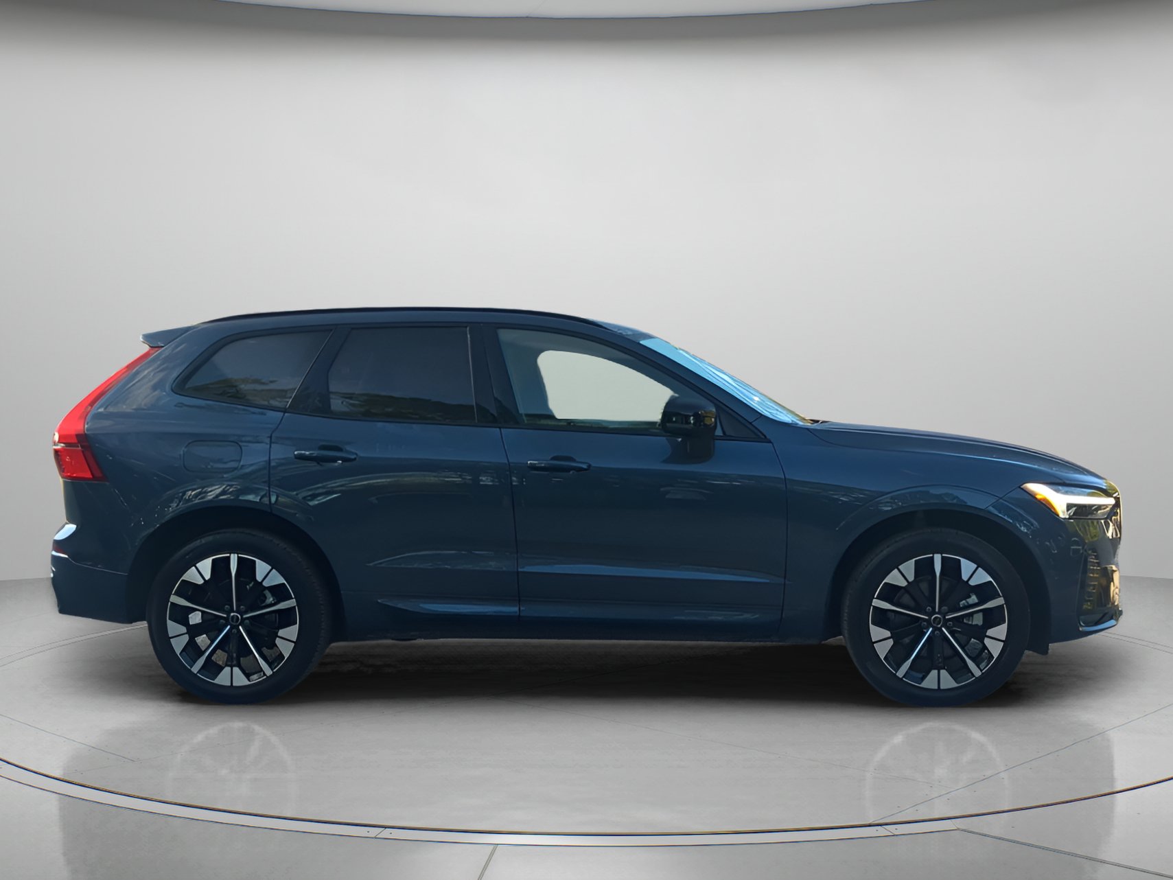Used 2026 Volvo XC60 B5 Plus AWD/4WD image 39