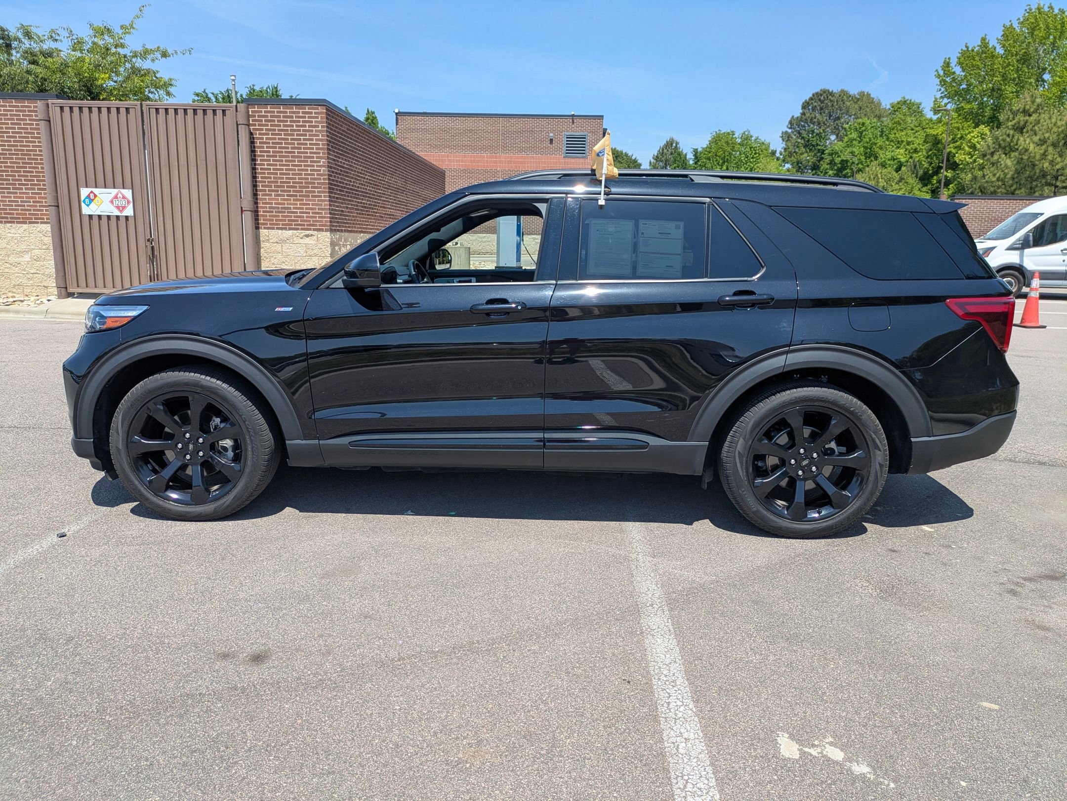 Certified 2024 Ford Explorer ST-Line w/ Class IV Trailer Tow Package RWD image 2