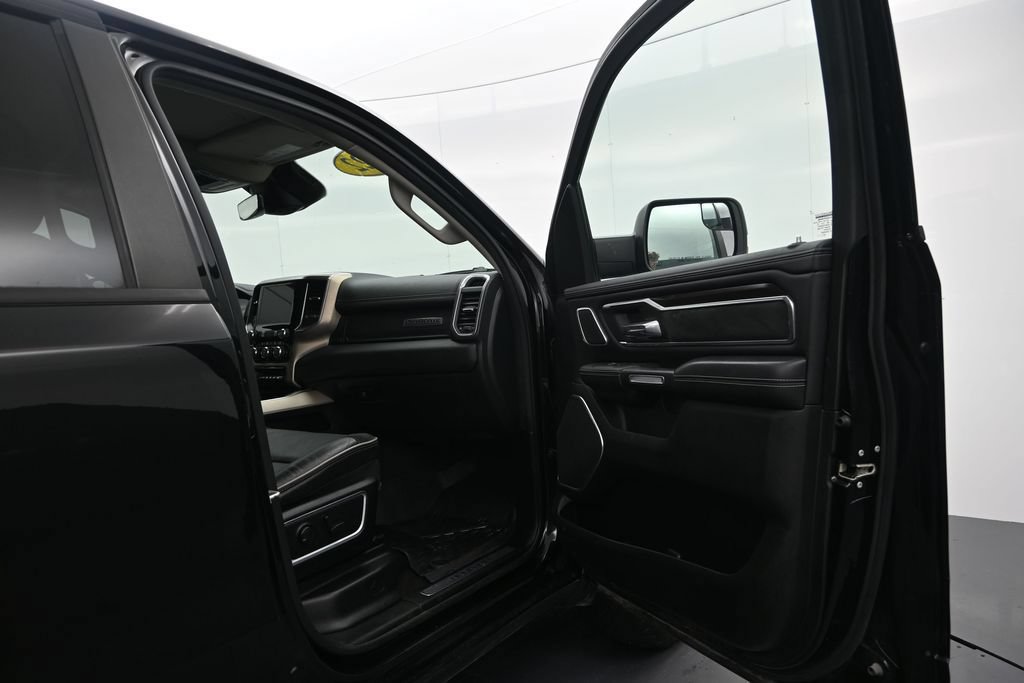 Used 2022 RAM 1500 Laramie AWD/4WD image 17