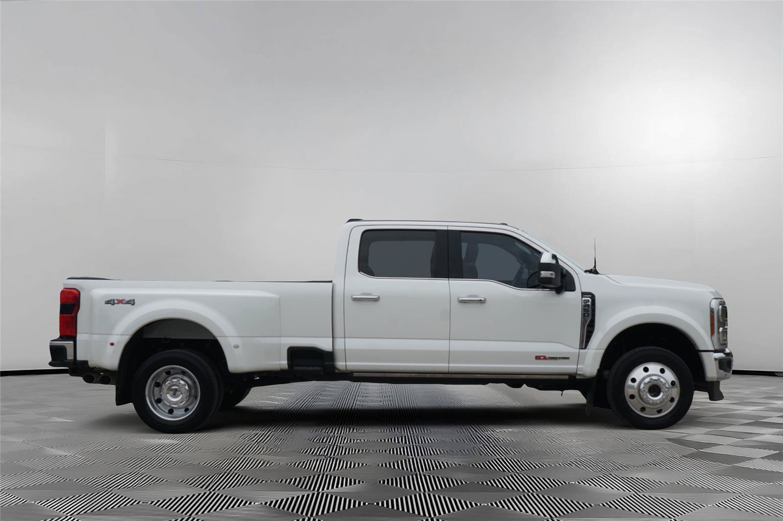 Certified 2023 Ford F450 Lariat w/ Lariat Ultimate Package AWD/4WD image 4