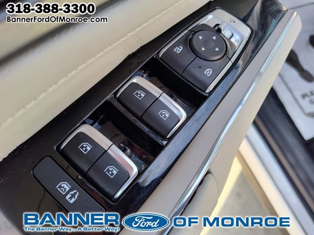 Used 2023 Kia Sorento SX image 16