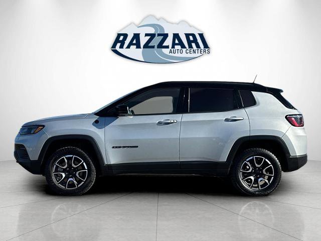 Used 2024 Jeep Compass Trailhawk AWD/4WD image 6