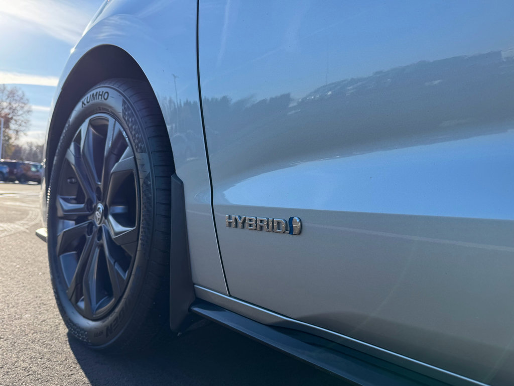 Used 2021 Toyota Sienna XSE image 6