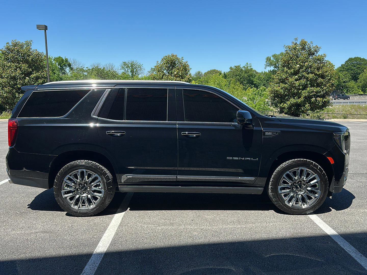 Used 2023 GMC Yukon Denali Ultimate AWD/4WD image 6