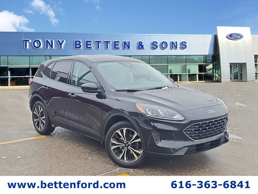 Certified 2022 Ford Escape SE w/ SE Sport Appearance Package AWD/4WD image 1