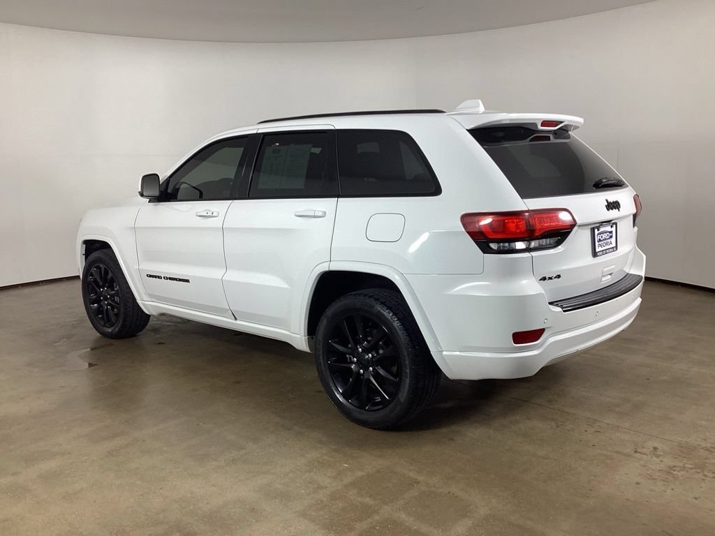 Used 2018 Jeep Grand Cherokee Altitude AWD/4WD image 14