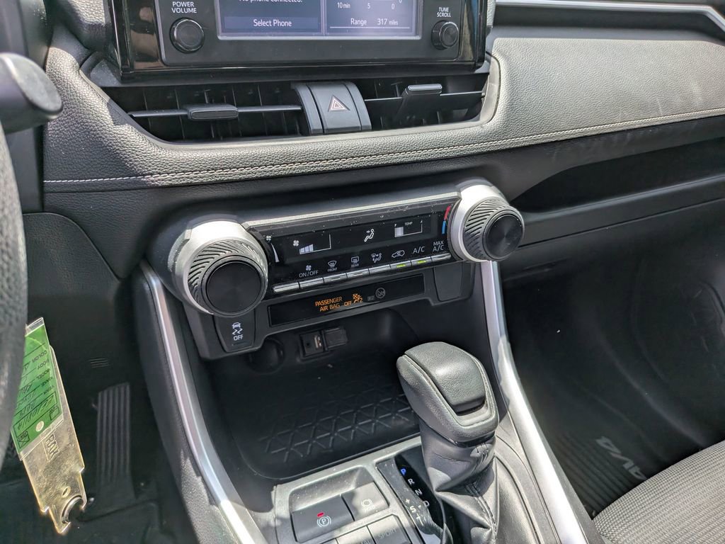 Used 2019 Toyota RAV4 LE FWD image 22