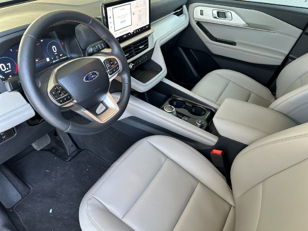Certified 2026 Ford Explorer Active w/ Active Comfort Package RWD image 9