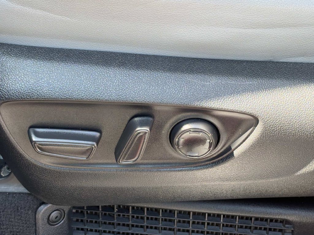 Used 2023 Toyota Sienna XLE FWD image 22