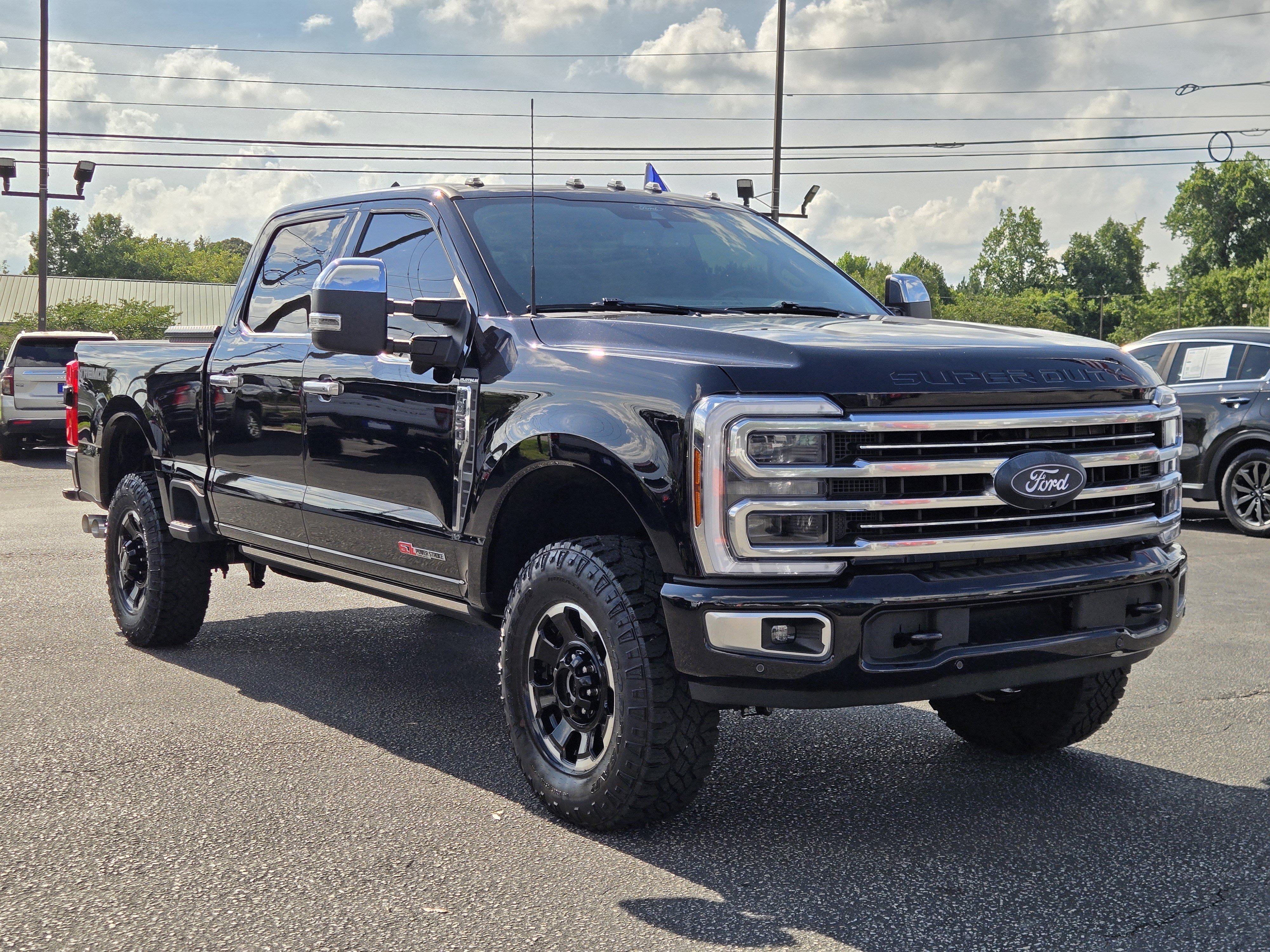 Certified 2025 Ford F350 Platinum w/ Platinum Plus Package AWD/4WD image 4