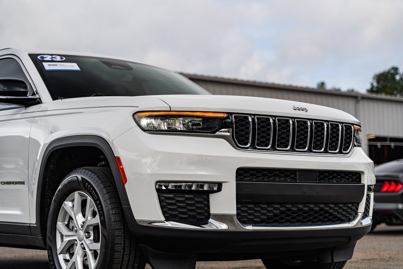 Used 2023 Jeep Grand Cherokee L Limited AWD/4WD image 10