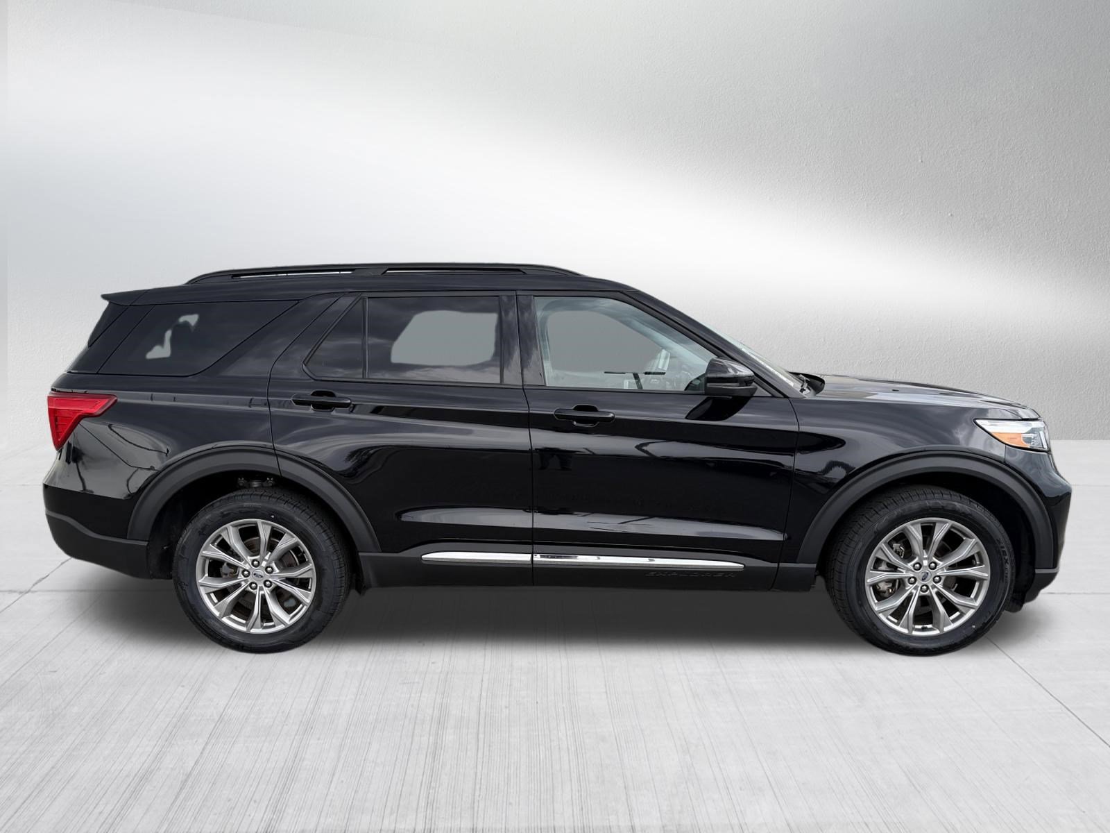 Certified 2023 Ford Explorer XLT w/ Equipment Group 202A AWD/4WD image 8