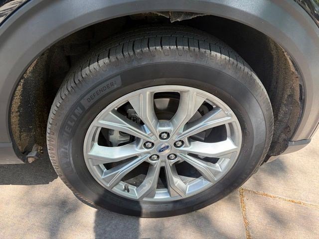 Certified 2023 Ford Explorer XLT w/ Equipment Group 202A AWD/4WD image 18