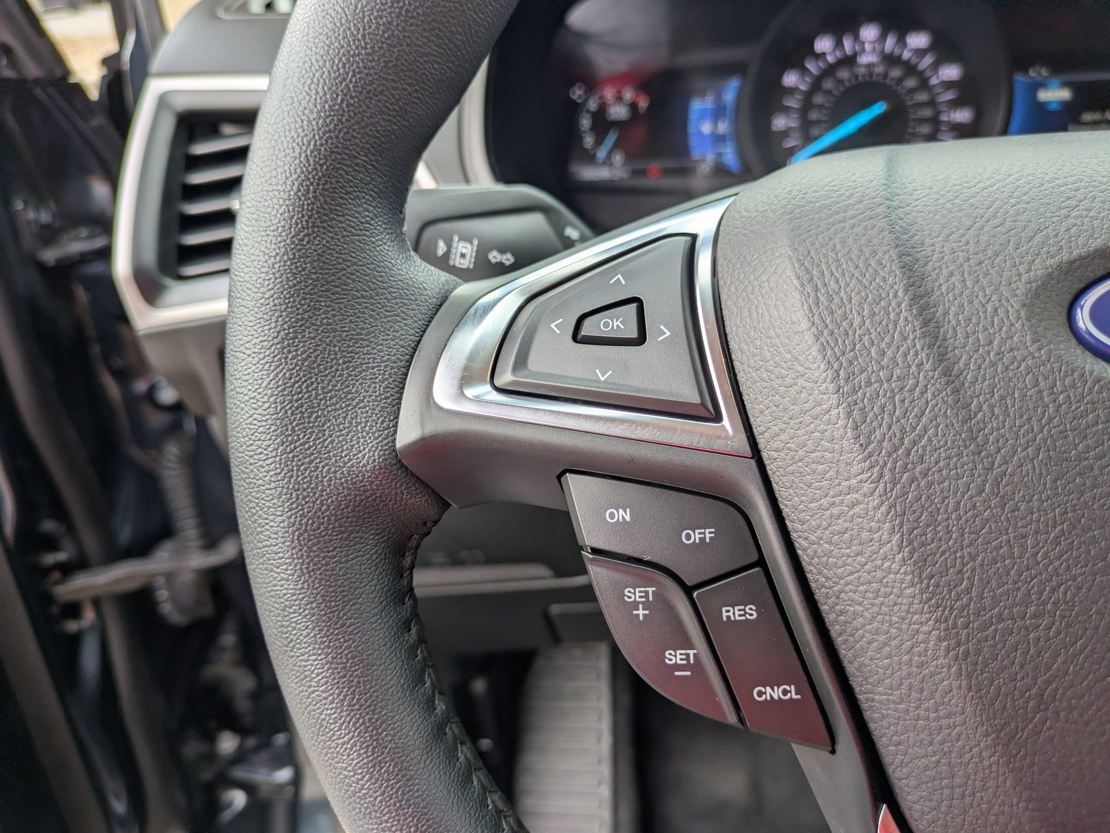 Certified 2024 Ford Edge SEL w/ Convenience Package AWD/4WD image 18