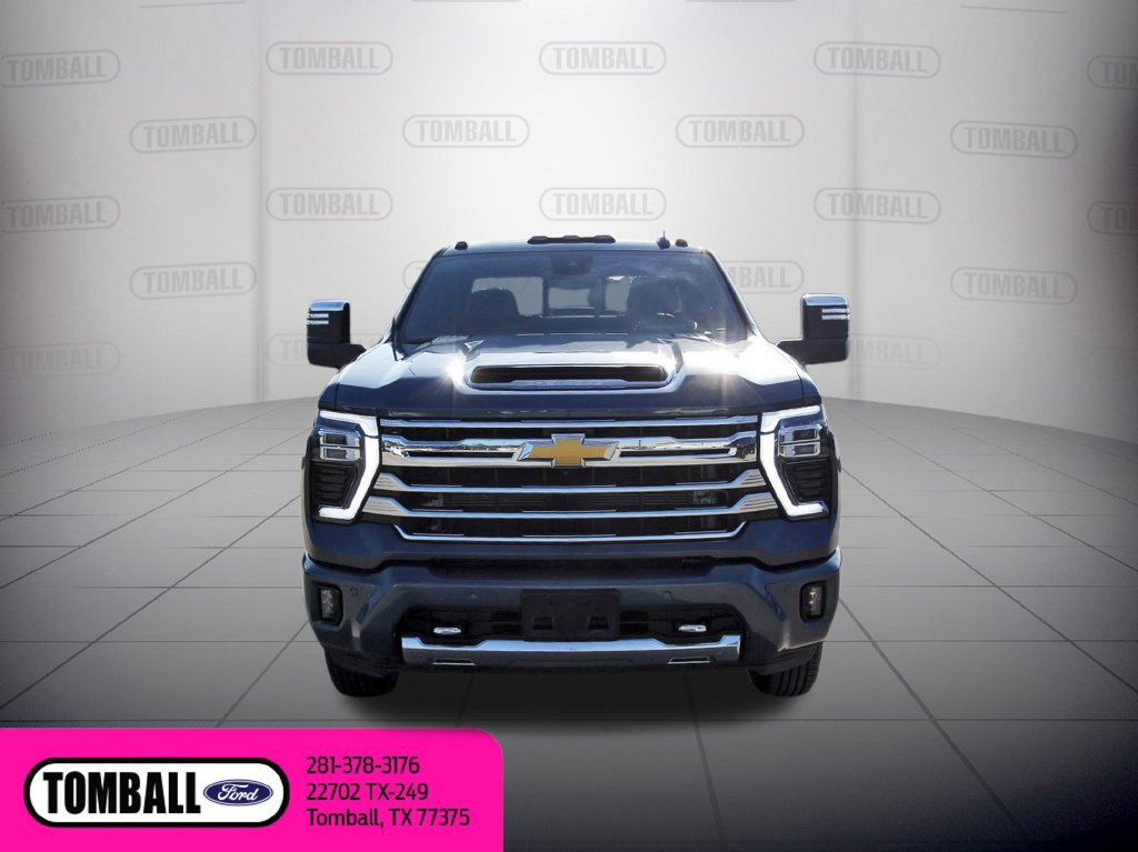 Used 2024 Chevrolet Silverado 3500 High Country w/ High Country Premium Package AWD/4WD image 2