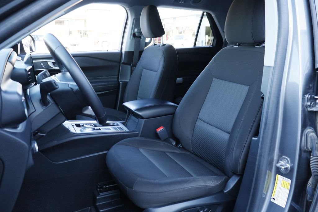 Certified 2024 Ford Explorer XLT RWD image 5