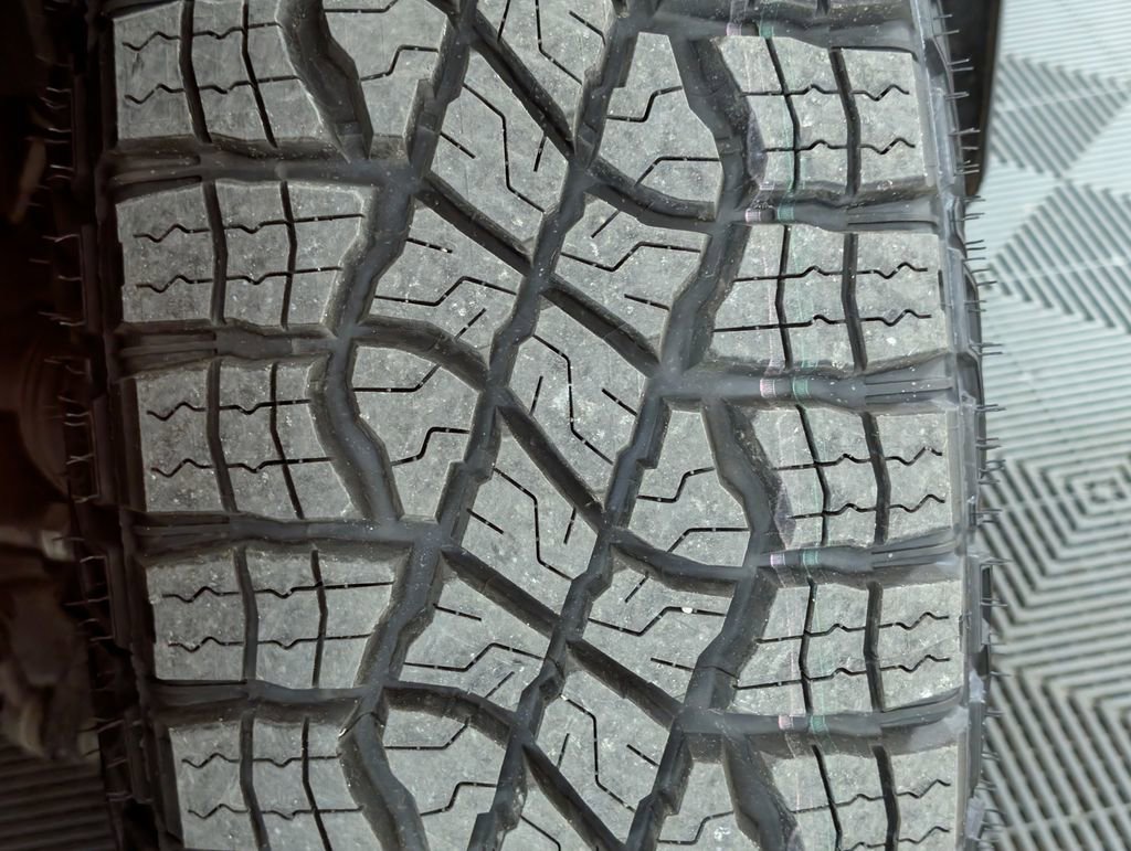 Used 2023 Nissan Titan PRO-4X AWD/4WD image 25