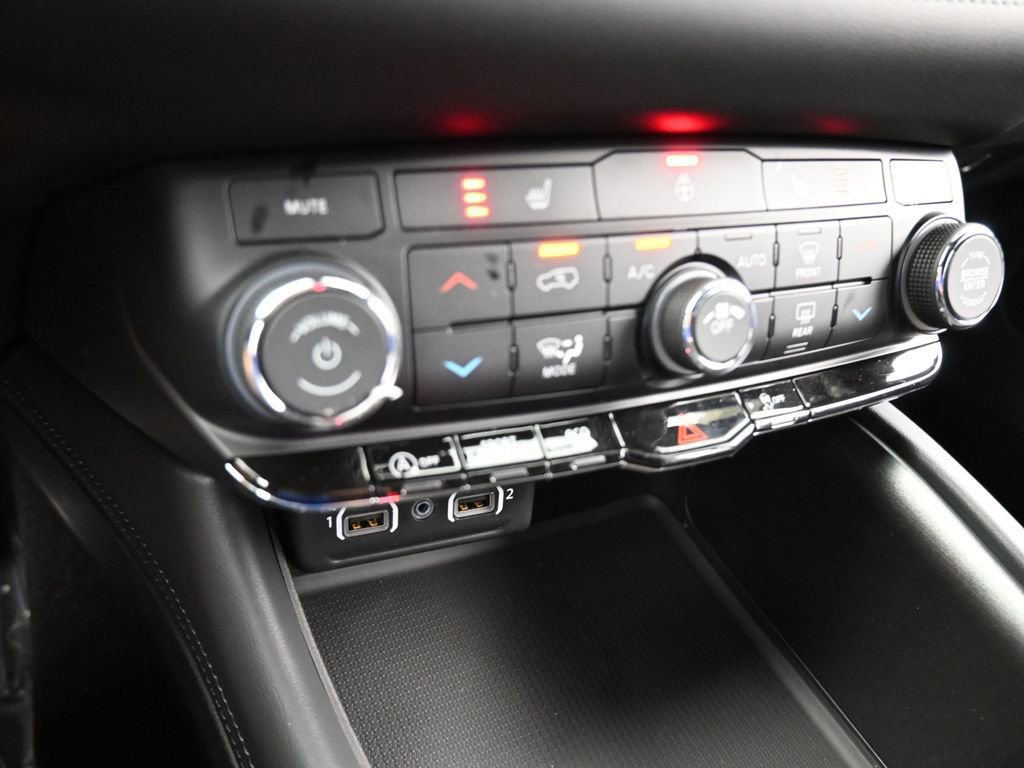 Used 2024 Dodge Durango SXT w/ 3rd Row Seating Group image 53