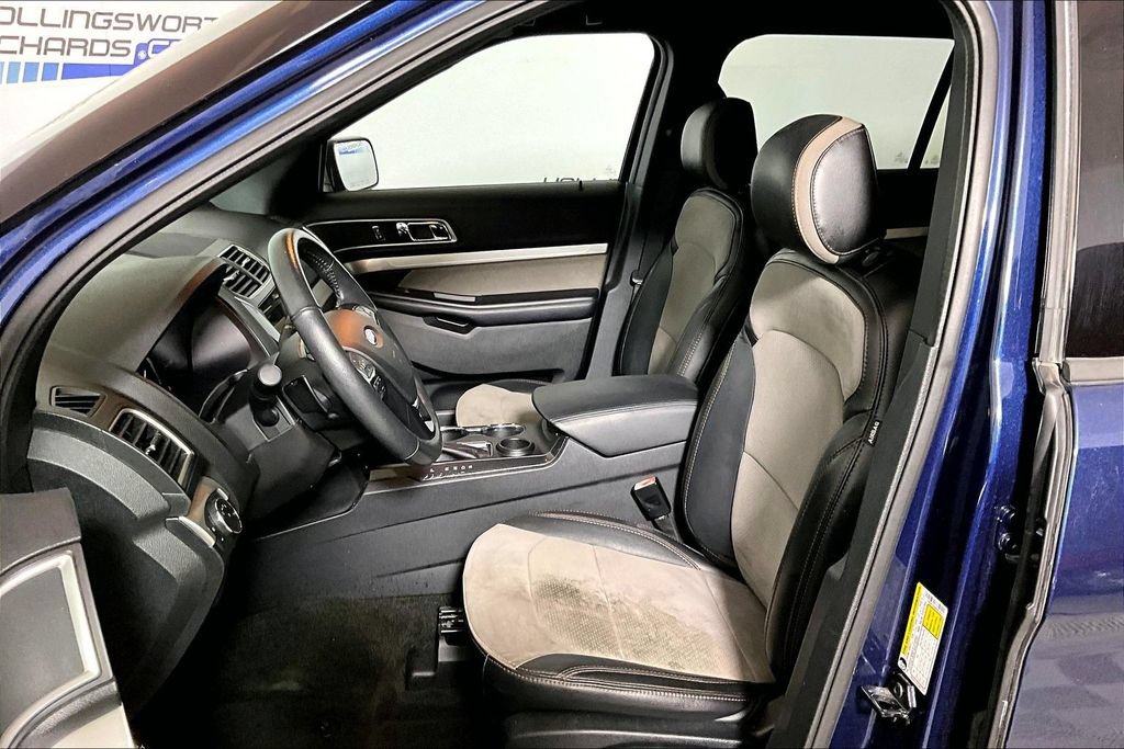 Certified 2017 Ford Explorer XLT w/ Equipment Group 202A FWD image 20