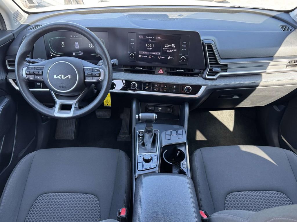 Used 2023 Kia Sportage LX FWD image 2