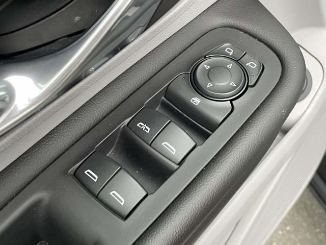 Used 2024 GMC Terrain SLE w/ Driver Convenience Package image 15