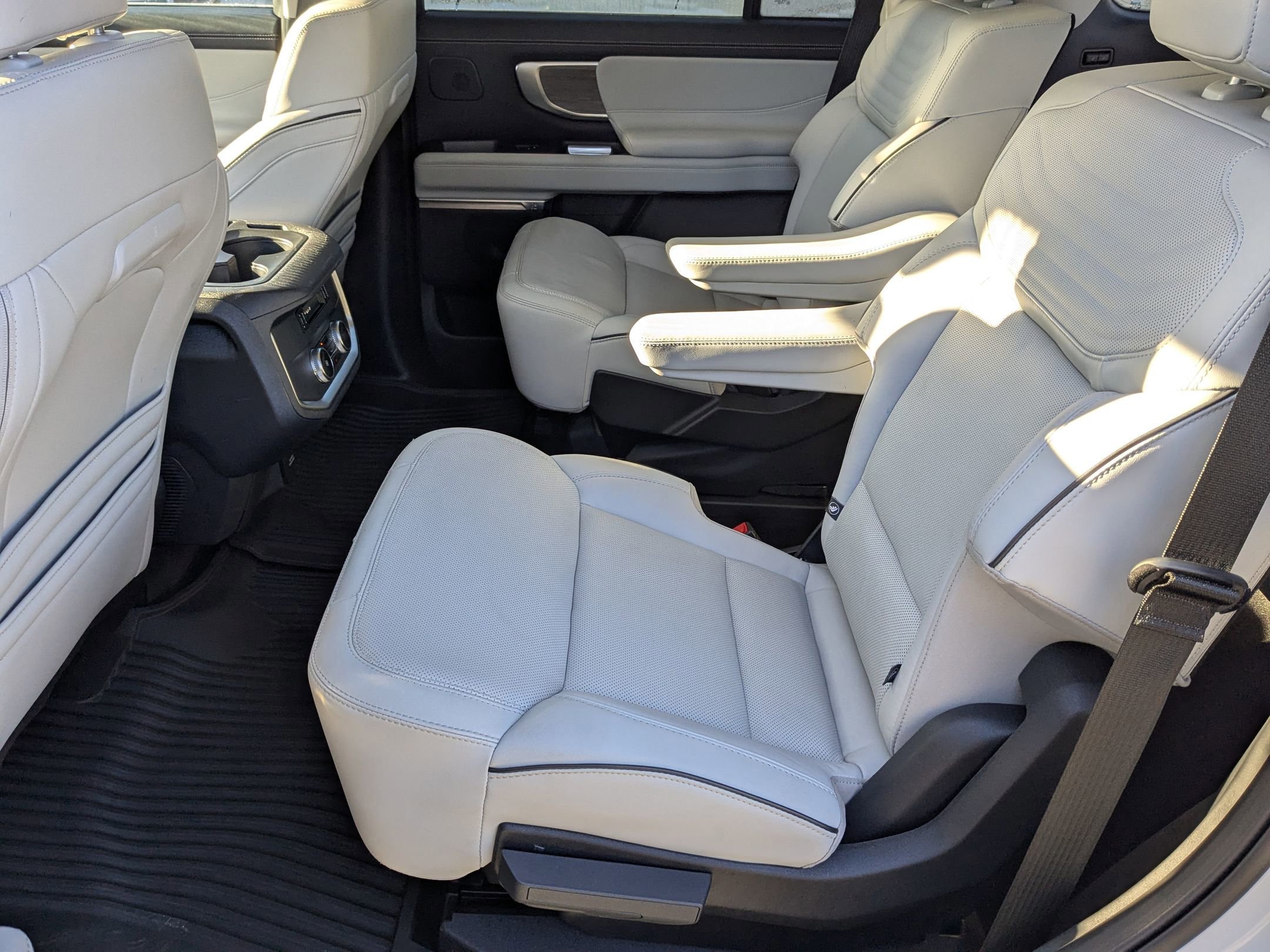 Certified 2025 Ford Expedition Platinum w/ Platinum Ultimate Package image 33