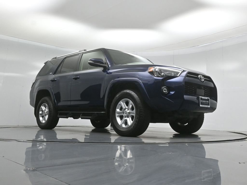 Used 2022 Toyota 4Runner SR5 Premium w/ Moonroof Package AWD/4WD image 5