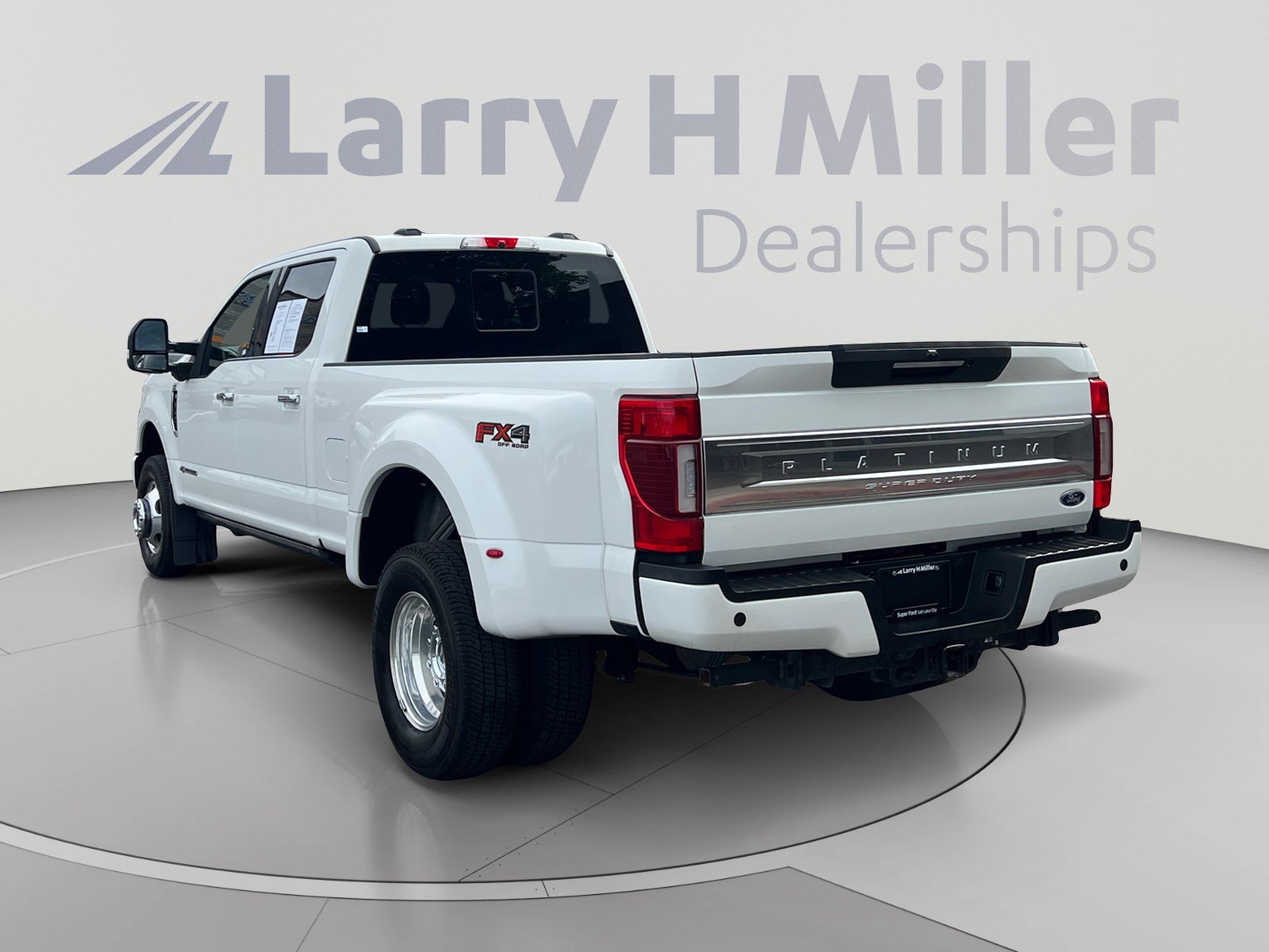 Certified 2021 Ford F350 Platinum w/ FX4 Off-Road Package AWD/4WD image 3