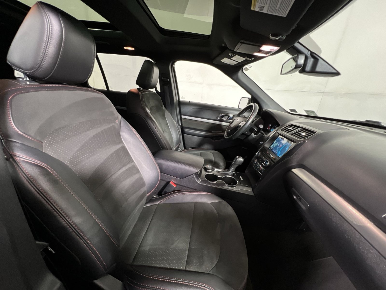 Certified 2018 Ford Explorer XLT w/ Equipment Group 202A AWD/4WD image 28