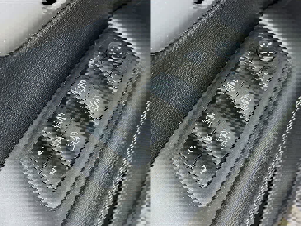 Used 2022 Chrysler Pacifica Limited w/ Uconnect Theater Family Group image 29