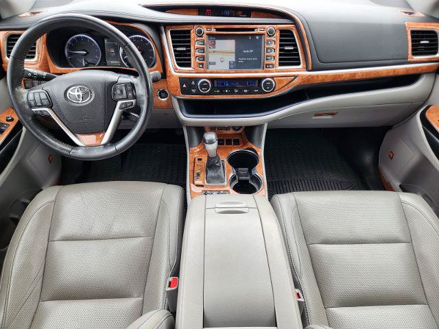 Used 2019 Toyota Highlander Limited Platinum FWD image 25