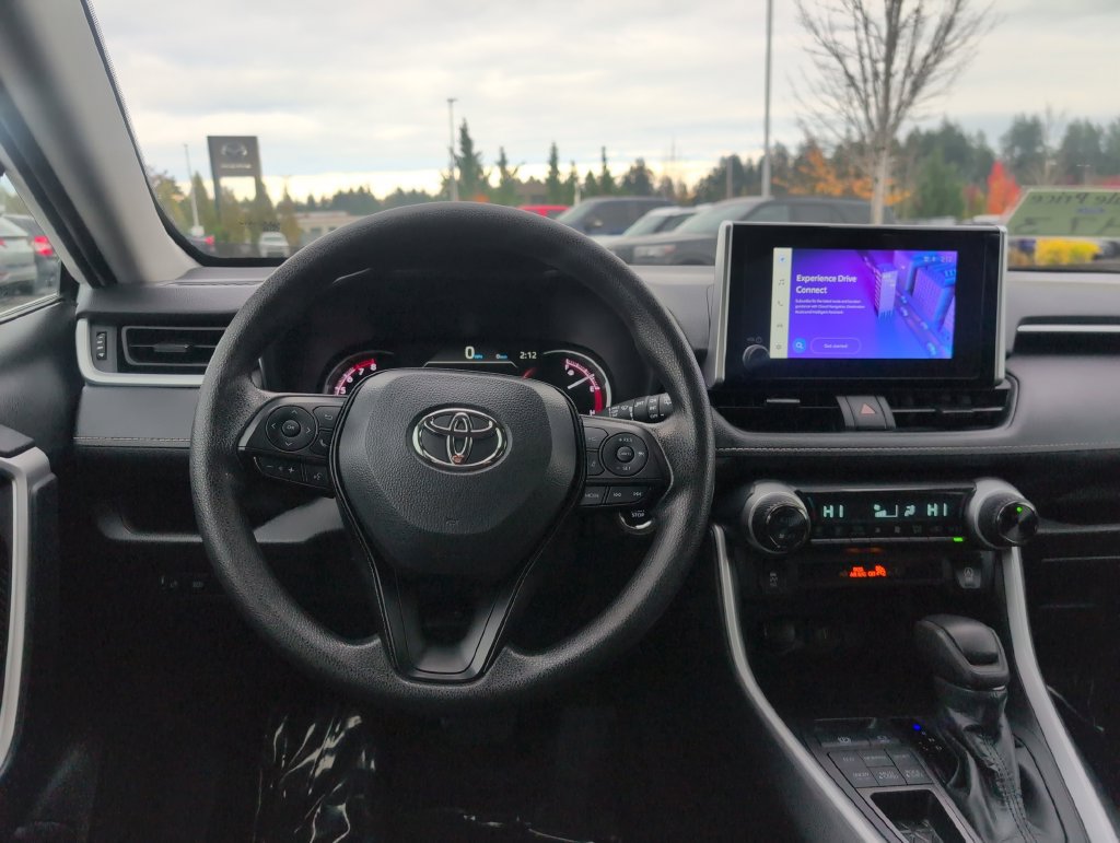 Used 2025 Toyota RAV4 XLE AWD/4WD image 8