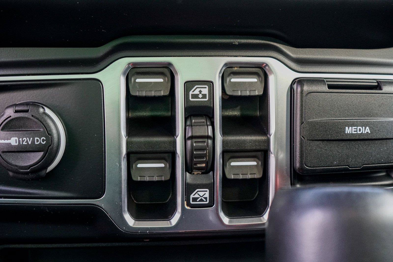 Used 2021 Jeep Wrangler Unlimited Sahara AWD/4WD image 19