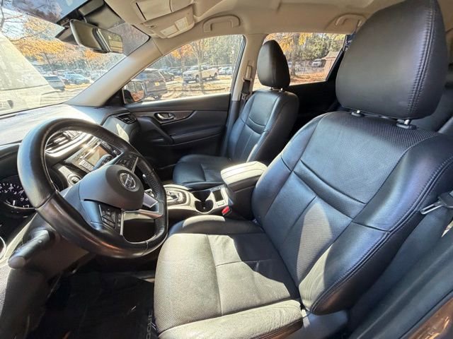 Used 2019 Nissan Rogue SV w/ Premium Package image 17