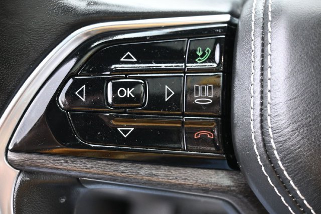 Used 2021 Jeep Grand Cherokee L Overland w/ Luxury Tech Group IV AWD/4WD image 18