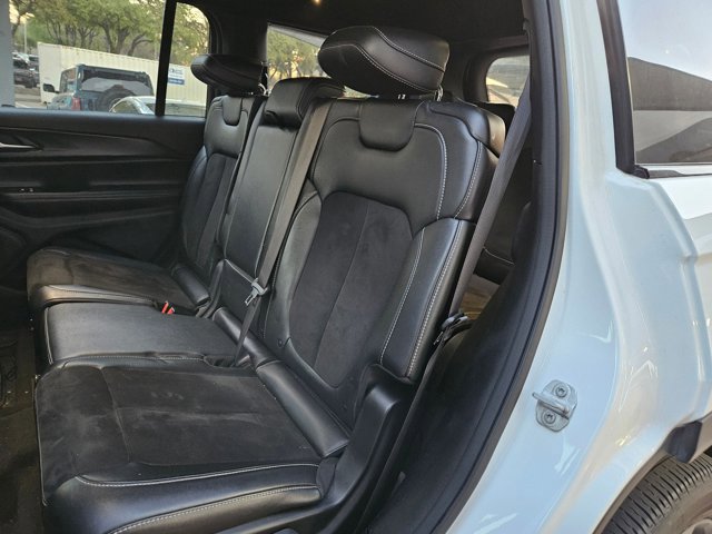 Used 2023 Jeep Grand Cherokee L Laredo image 14