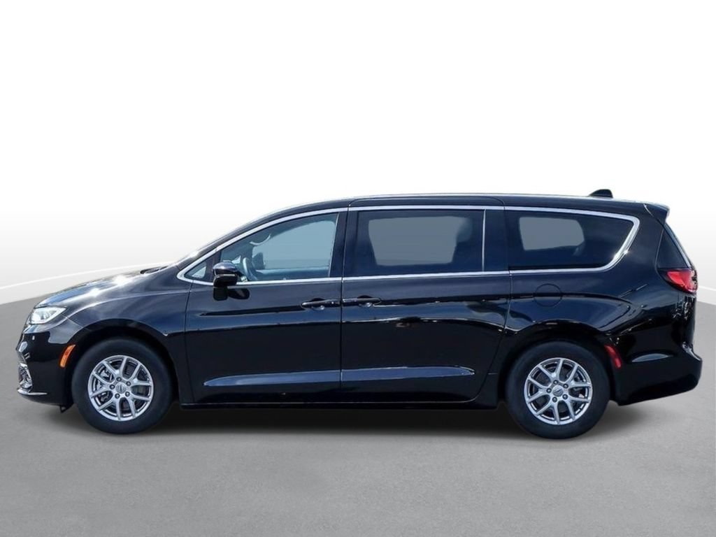 Used 2025 Chrysler Pacifica Select FWD image 4