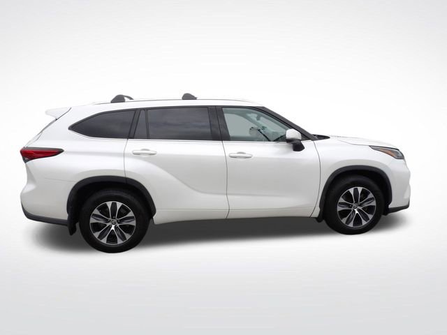 Used 2021 Toyota Highlander XLE AWD/4WD image 11