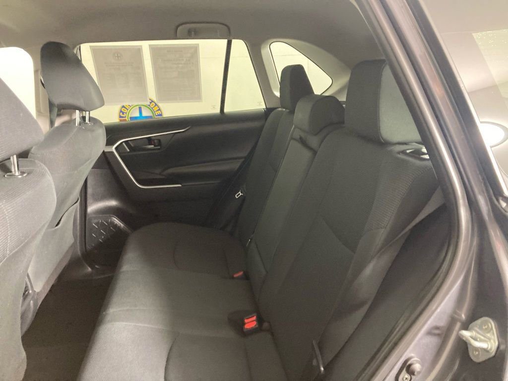 Used 2019 Toyota RAV4 LE w/ Carpet Mat Package AWD/4WD image 17