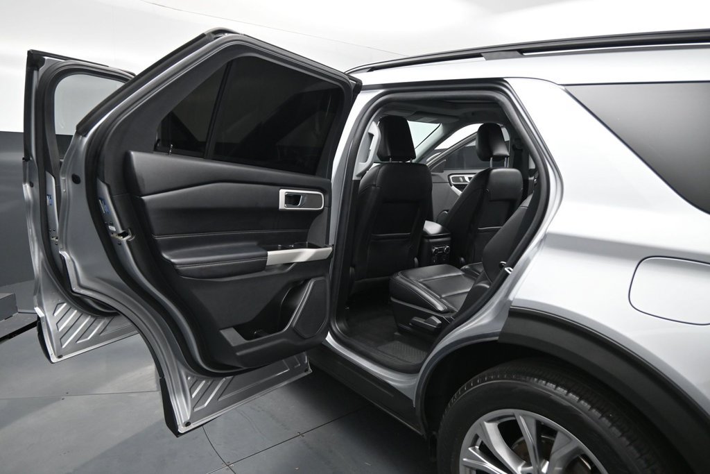 Certified 2021 Ford Explorer XLT w/ Equipment Group 202A RWD image 16