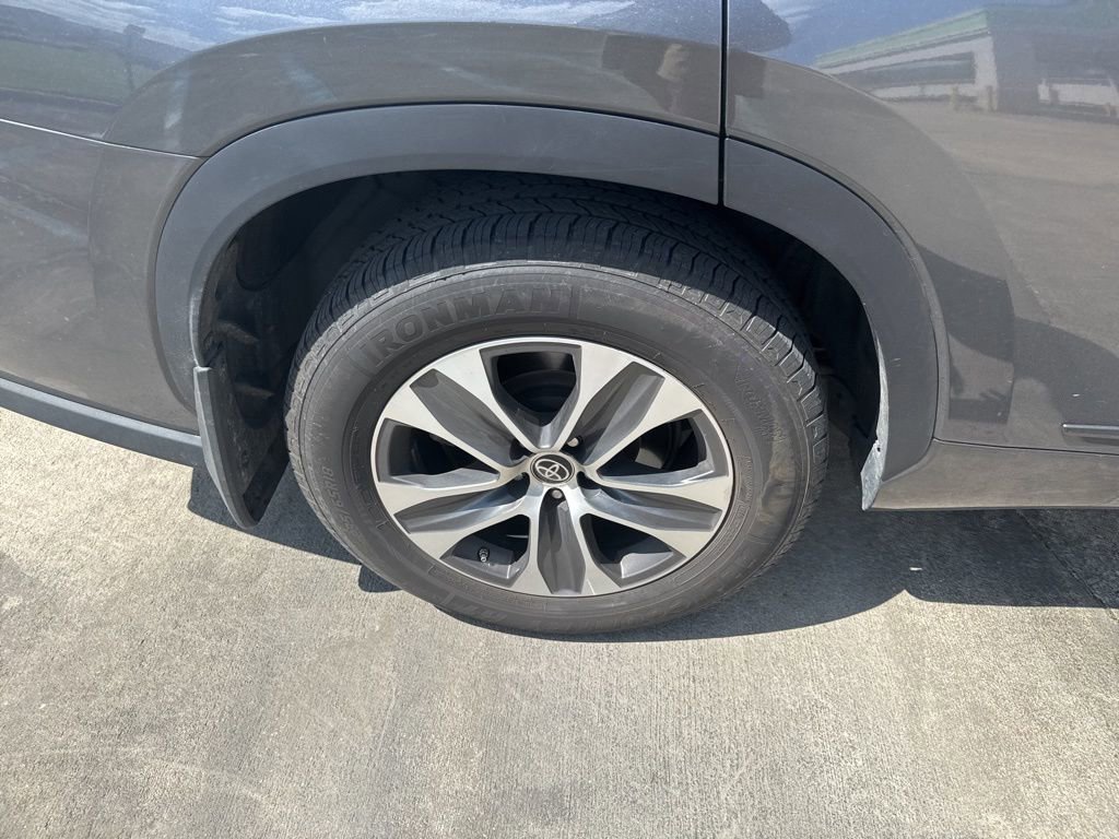 Used 2021 Toyota Highlander XLE image 18