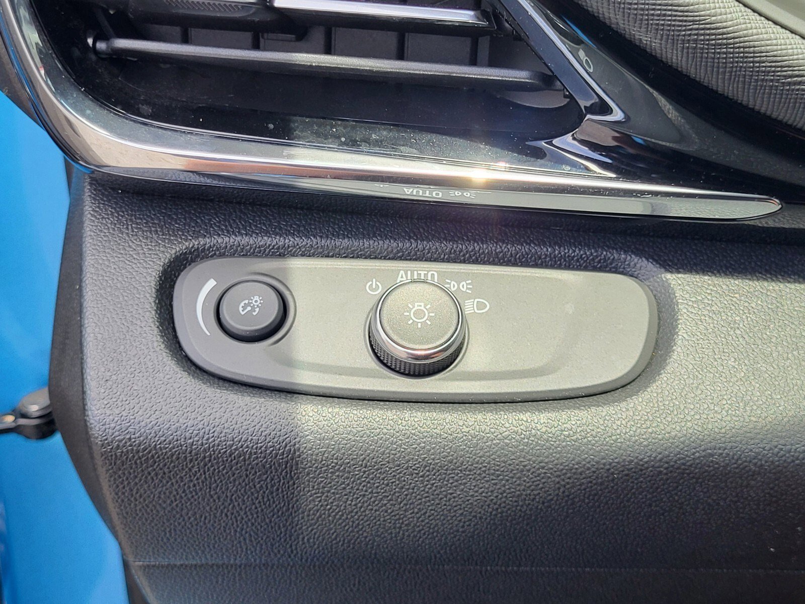 Used 2025 Buick Envista Sport Touring FWD image 23