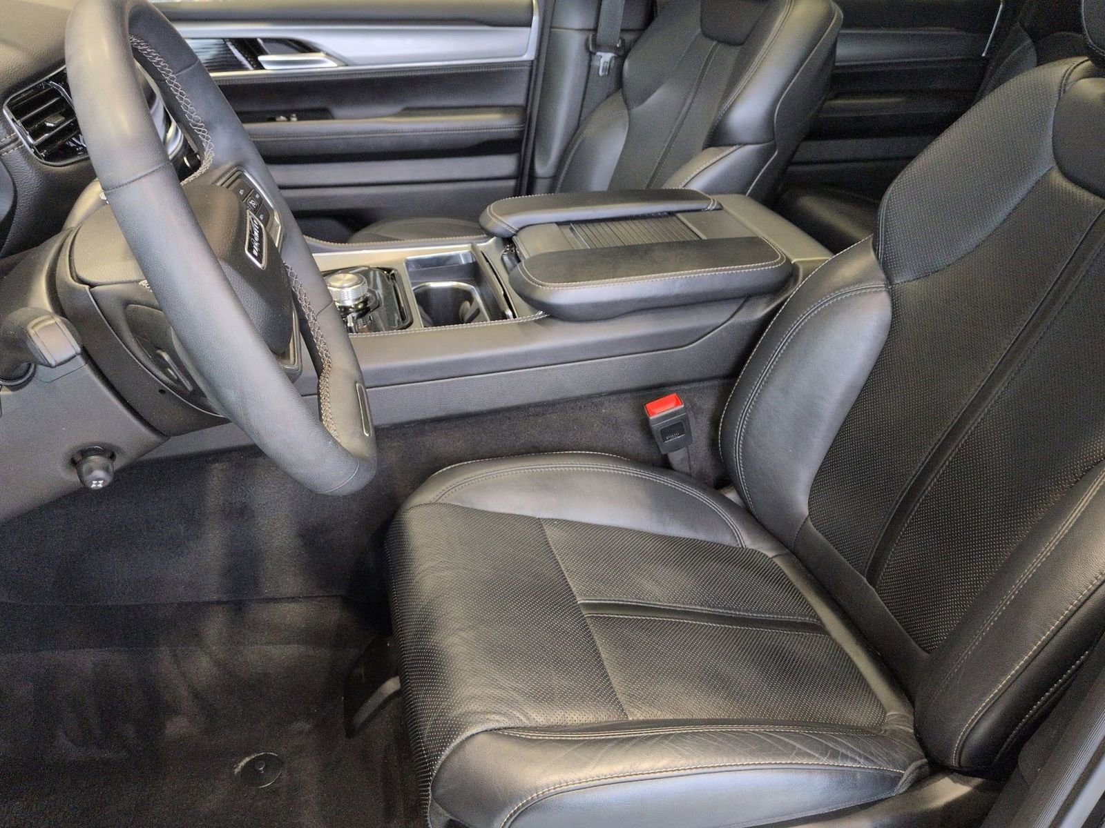 Used 2024 Jeep Wagoneer Series II image 19